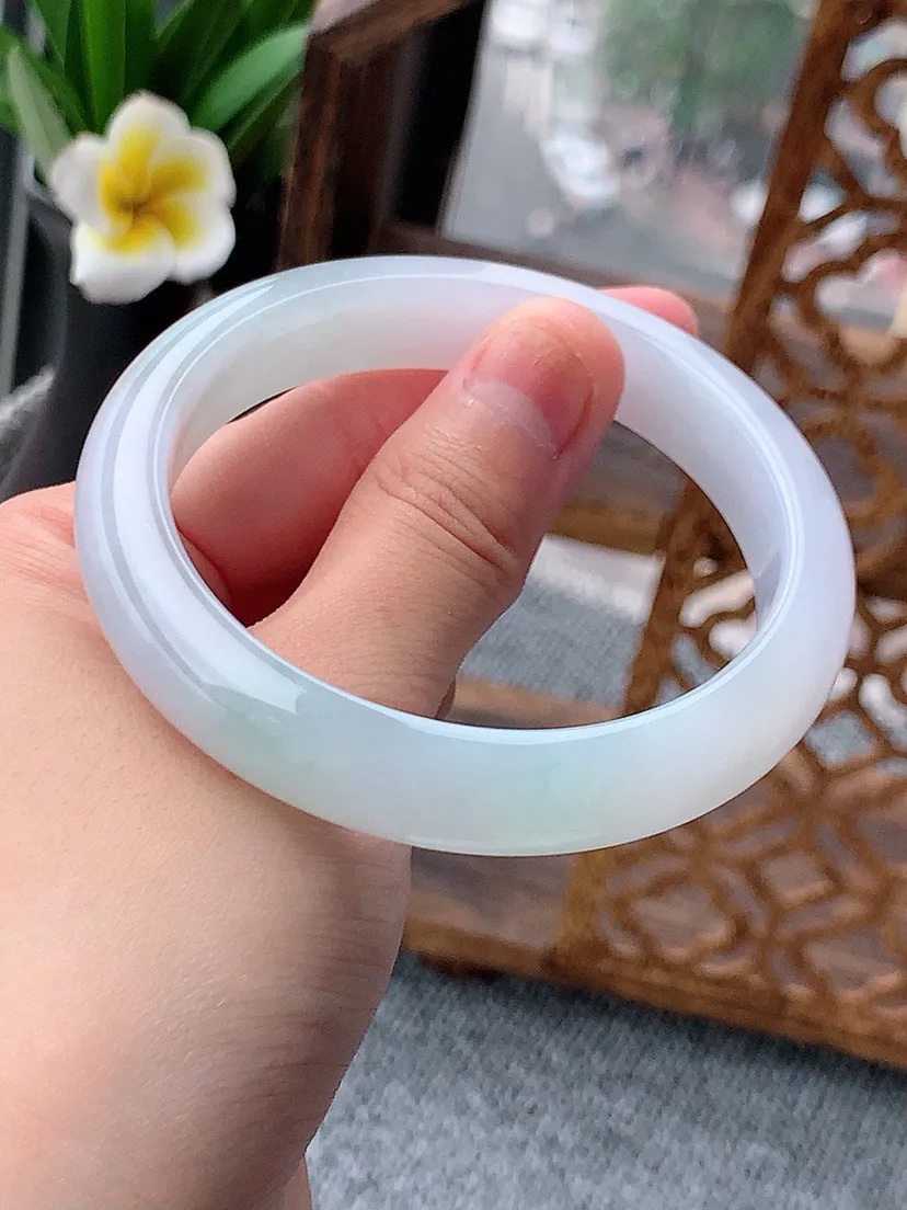 a货翡翠老坑白月光正装正圈手镯57-58圈口  尺寸57.2×11.5×7.7mm 重量54.80g 0617