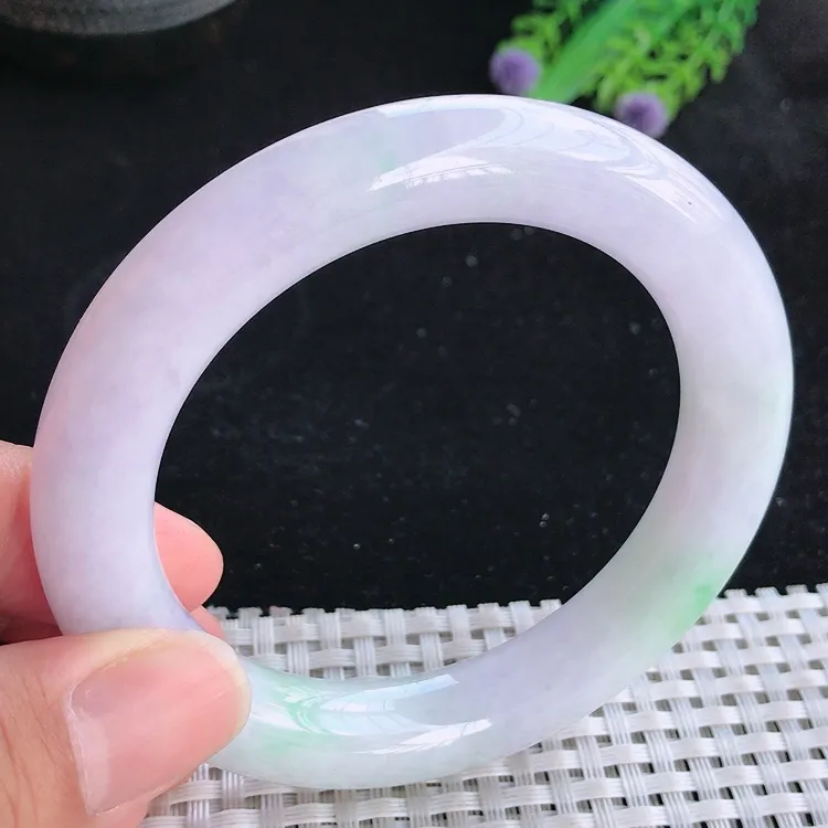 自然光56.5/11.6/11.3老坑精美温润淡紫飘绿圆条手镯翡翠玉镯美人镯