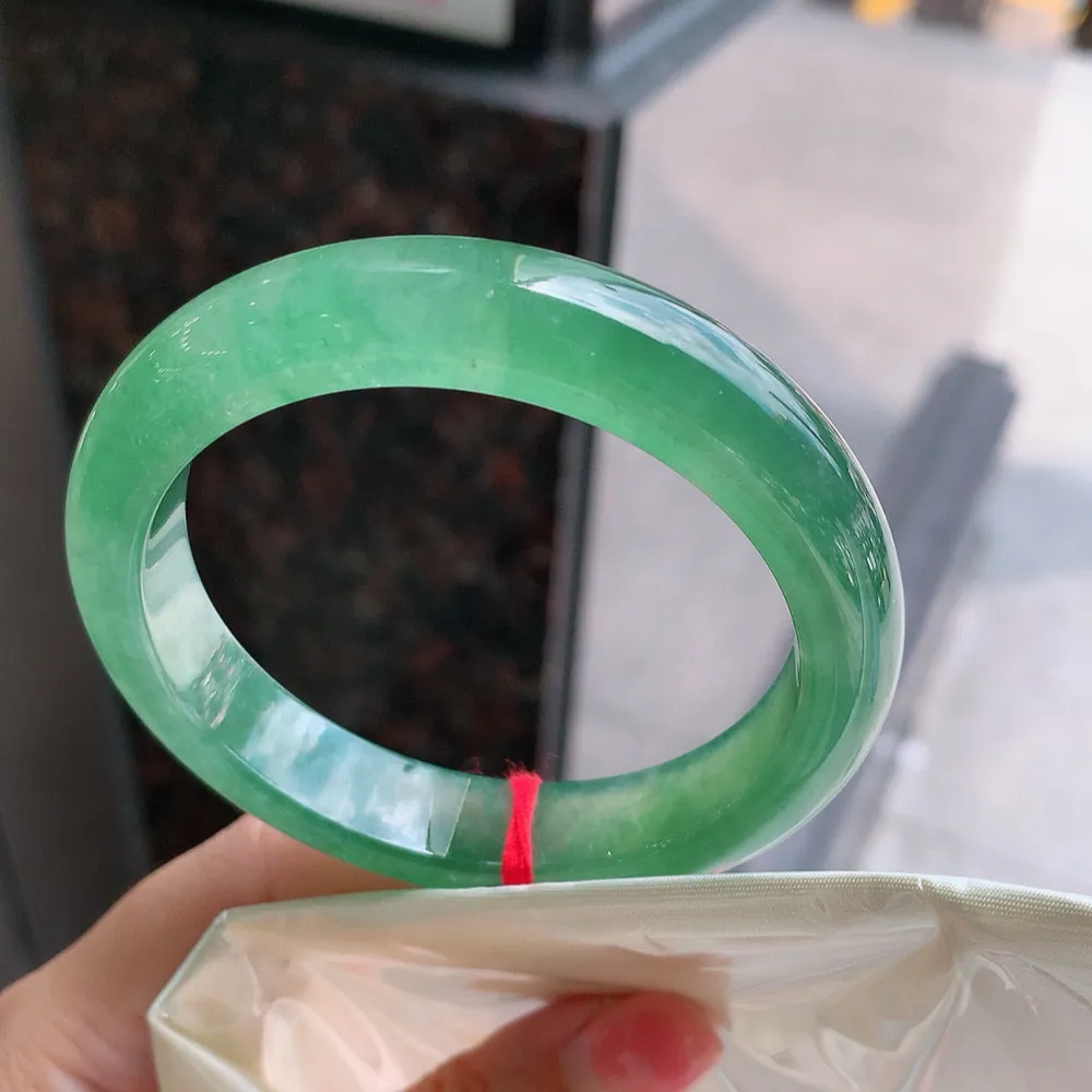 正圈冰玻啤酒绿 无瑕 尺寸:55.8/12.2/8.4 种色俱佳