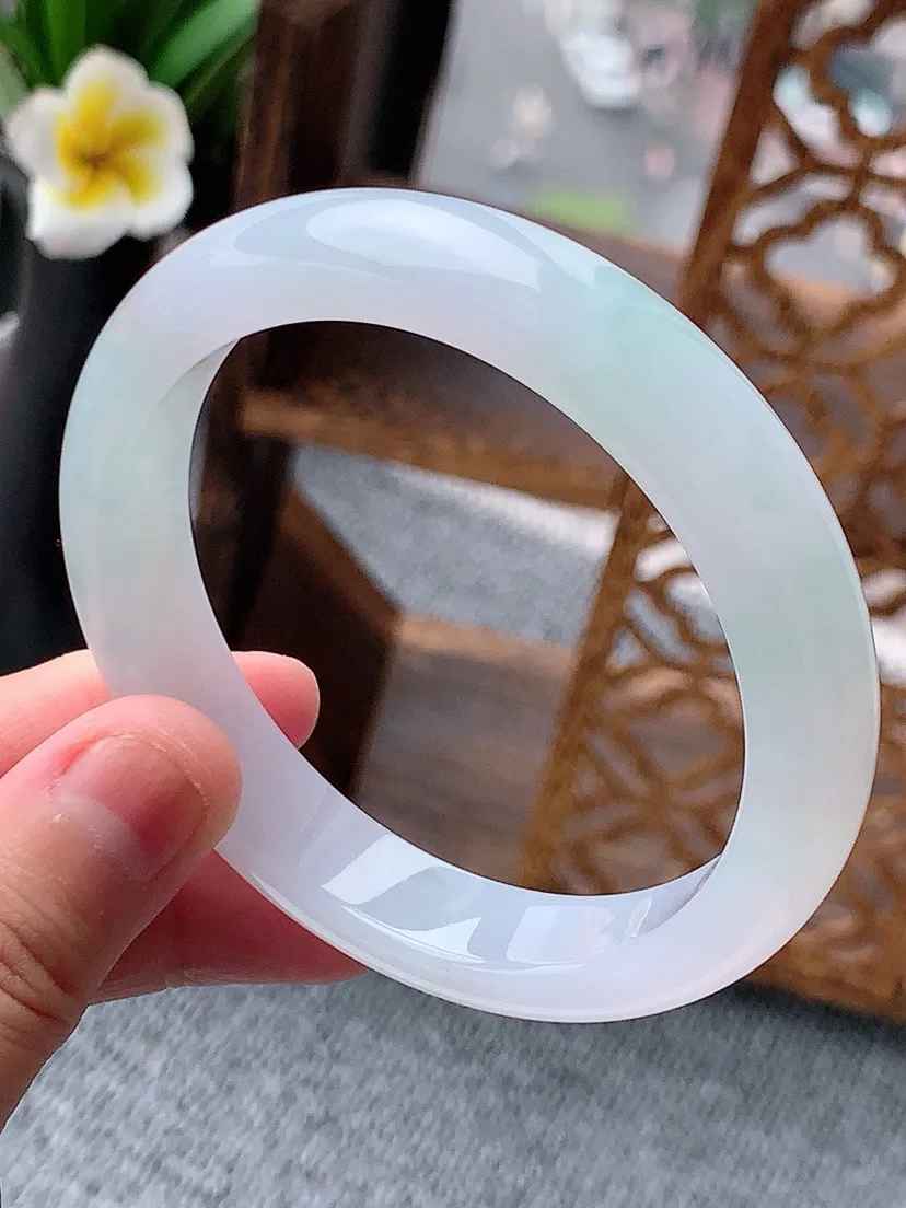 a货翡翠老坑白月光正装正圈手镯57-58圈口  尺寸57.2×11.5×7.7mm 重量54.80g 0617