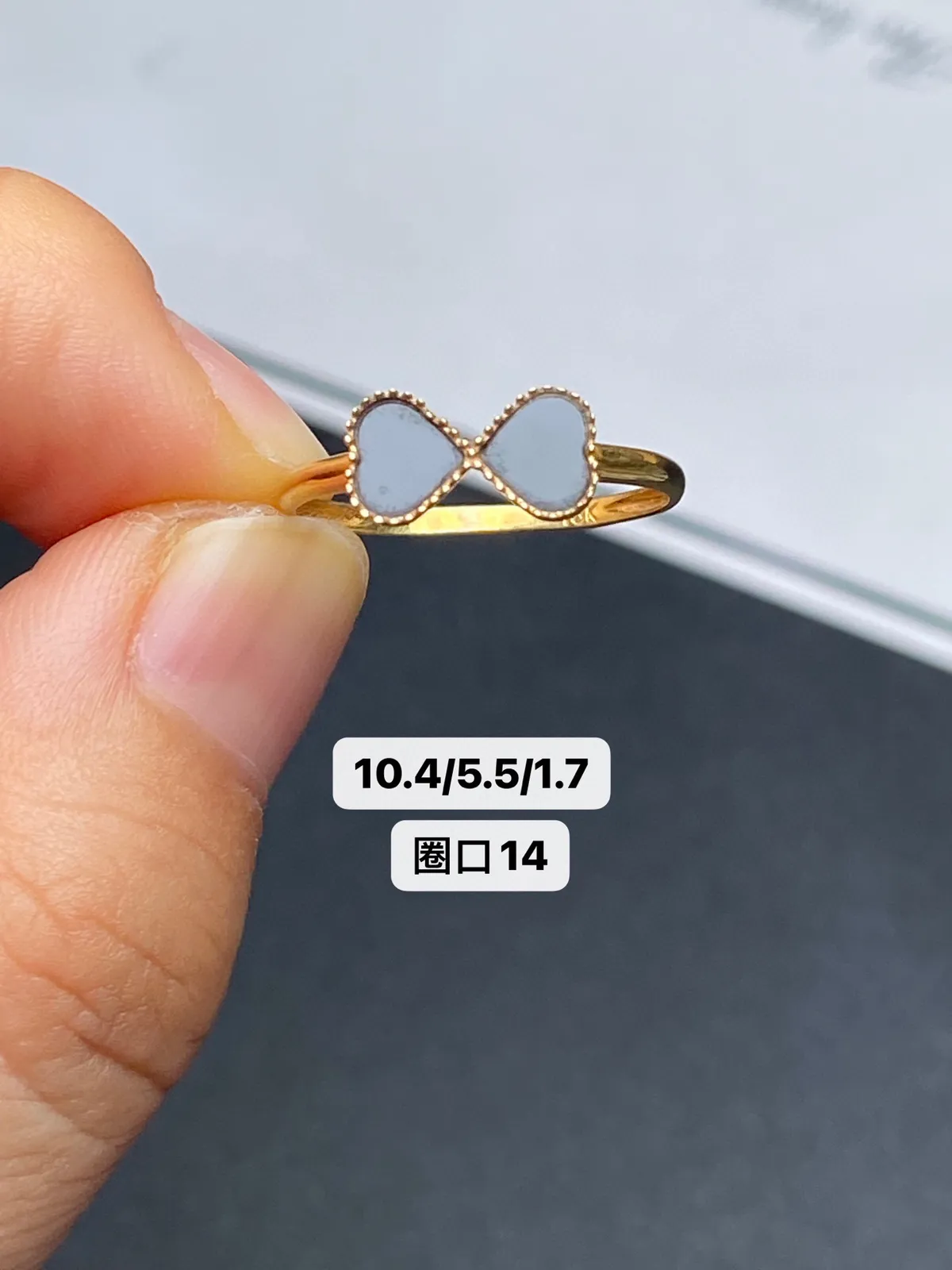 【墨翠戒指】
18k黄金镶嵌 黑度好 灯打通透  尺寸10.4