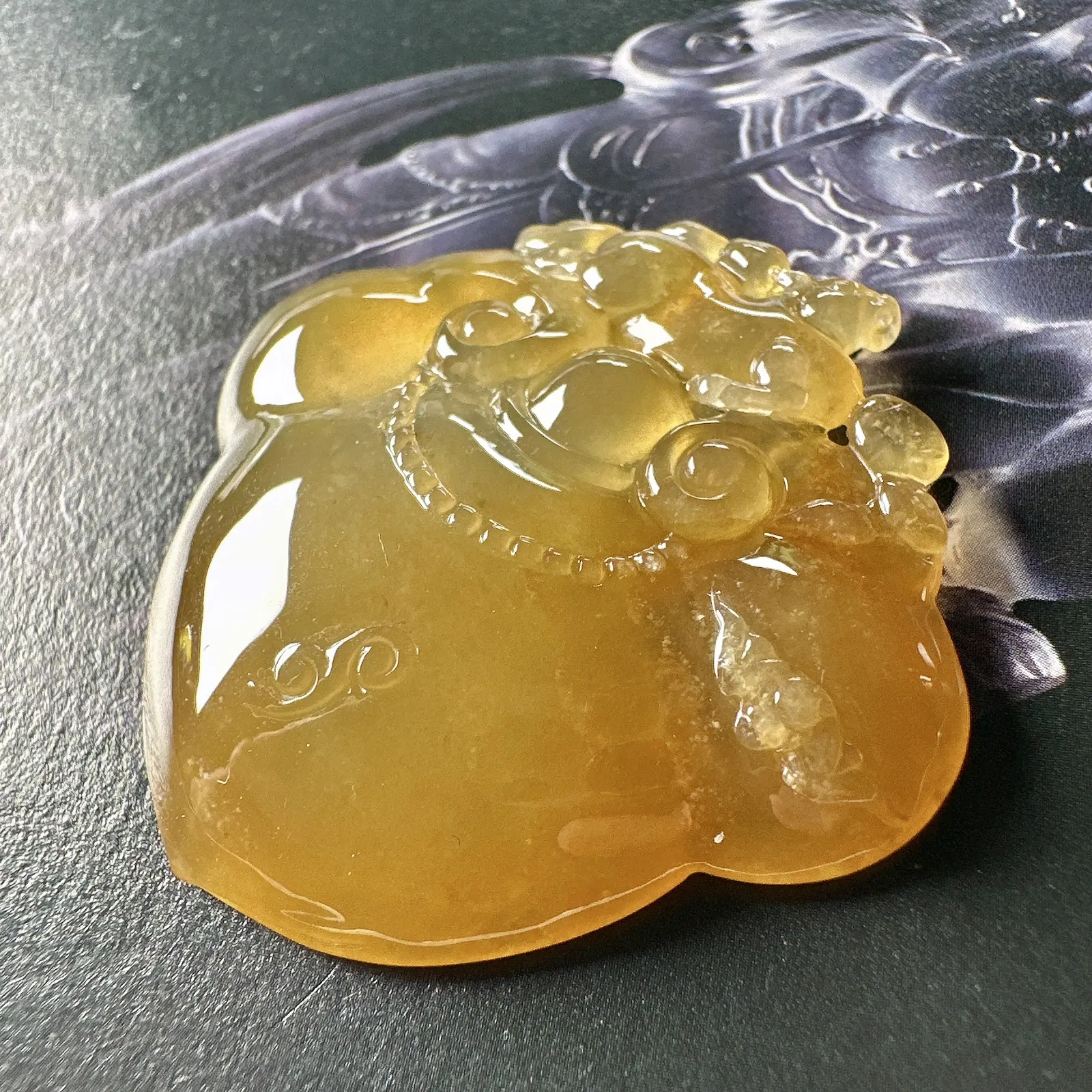 【冰种黄翡如意】马上有钱，稀缺的大块黄翡，难得的冰润度，难得的好颜色，韵味十足，古色古香