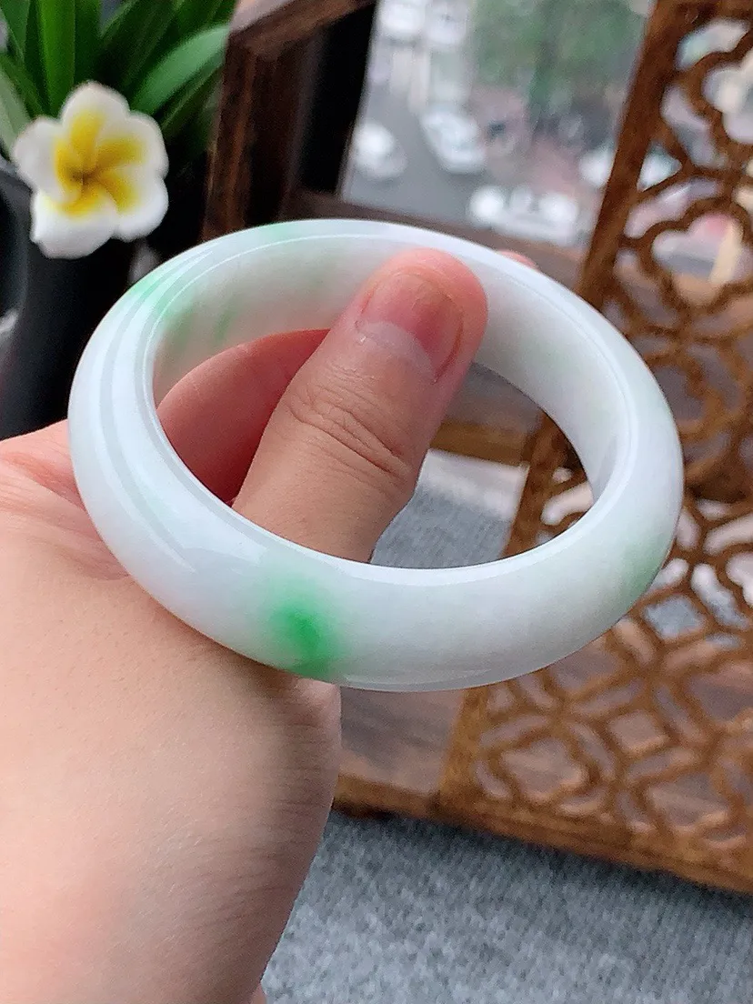 a货翡翠老坑飘绿宽边正装正圈手镯52-53小圈口 尺寸52.8×14.3×8.6mm 重量69.30g 0617