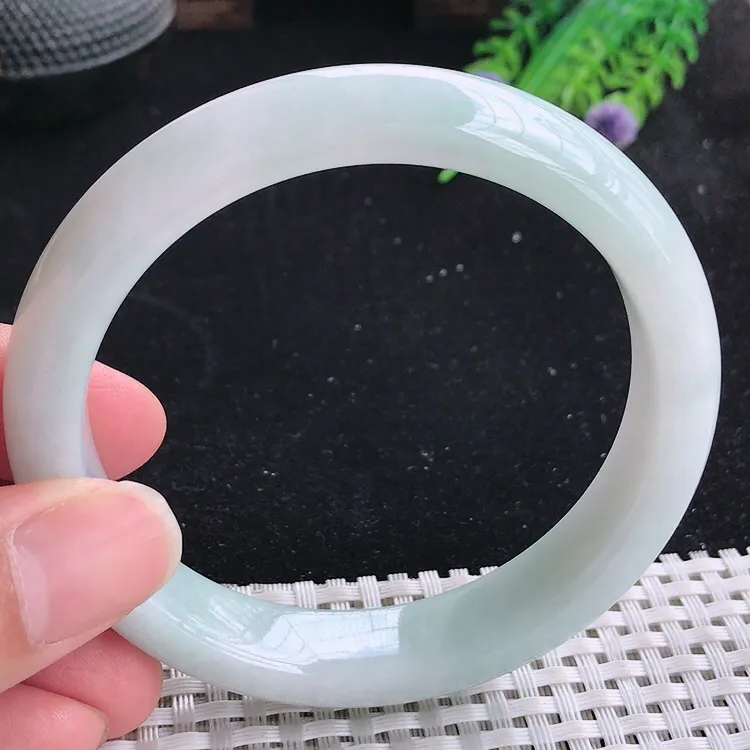 自然光60.5/12.8/8.5老坑秀气温润月光白手镯大圈口翡翠玉镯美人镯