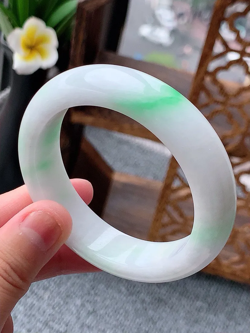 a货翡翠老坑飘绿宽边正装正圈手镯52-53小圈口 尺寸52.8×14.3×8.6mm 重量69.30g 0617