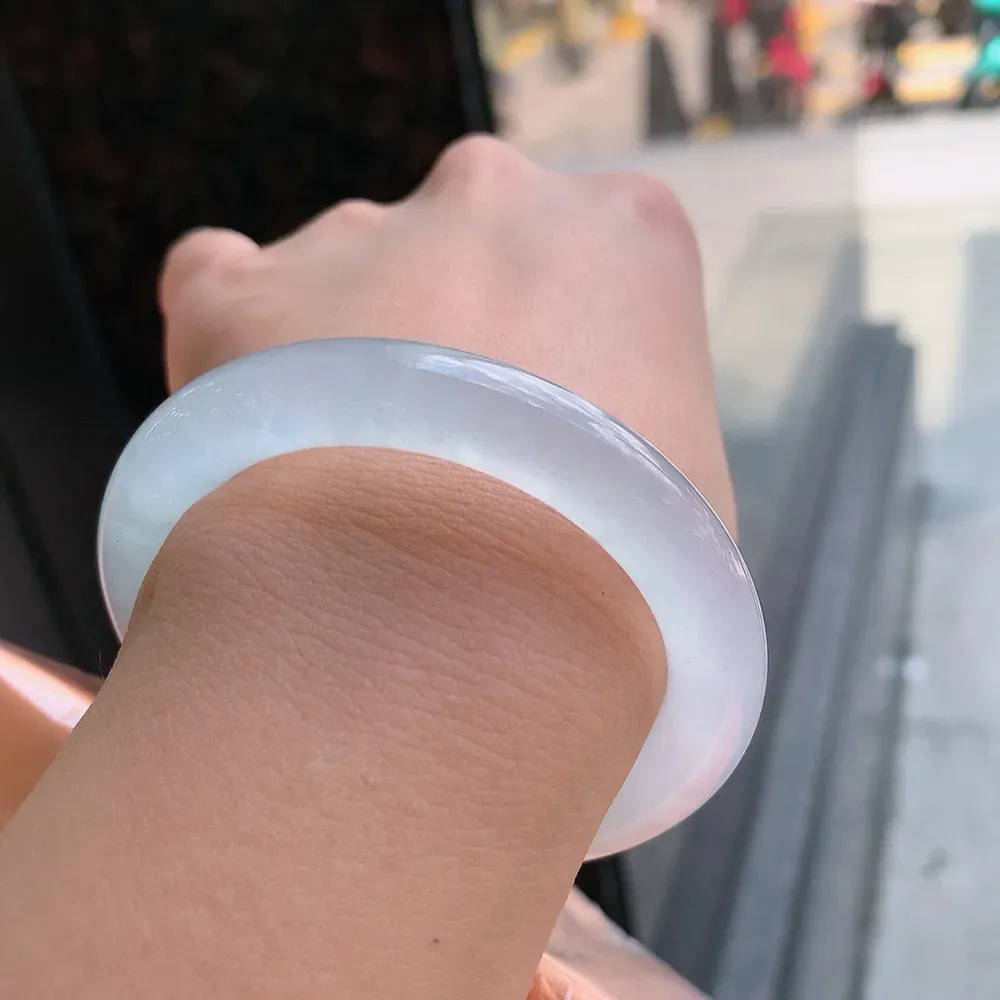 圆条冰玻种 无瑕 尺寸:51.8/9.8/9.4  种水好🥰🥰