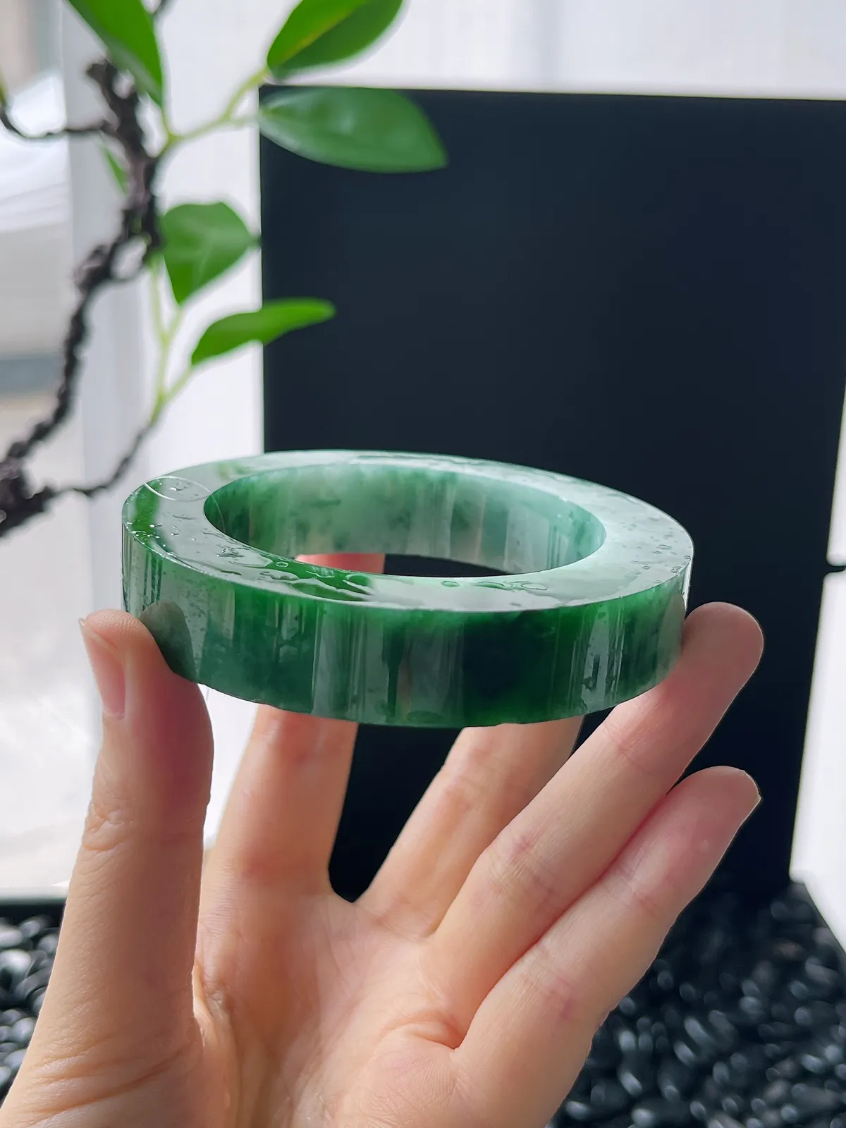 翡翠镯饼，⭕️正圈最大做57，圆条最大做53；最小做52.6