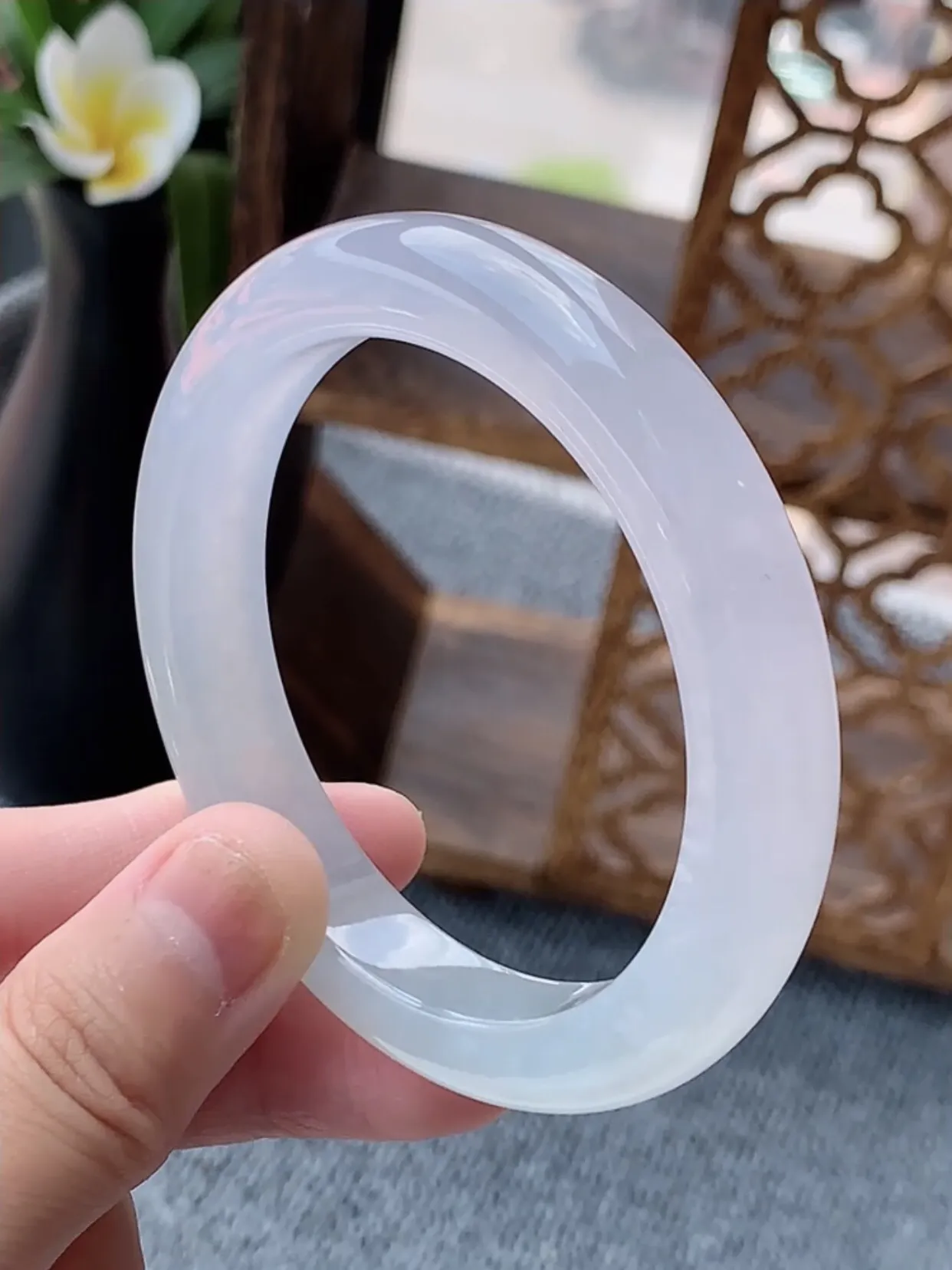 a货翡翠老坑冰种白月光正装正圈手镯54-55圈口 尺寸54.8×10.5×8.4mm 重量52.60g 0622