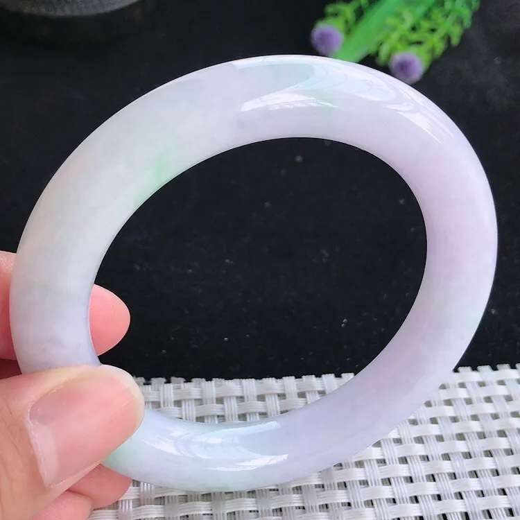 自然光56.5/11.6/11.3老坑精美温润淡紫飘绿圆条手镯翡翠玉镯美人镯