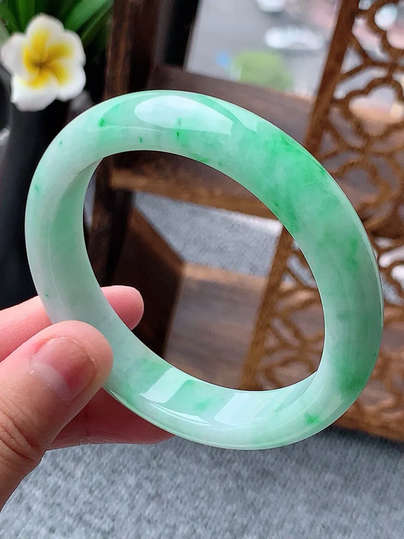 a货翡翠老坑飘绿正装正圈手镯57-58圈口  尺寸57.5×12.8×8mm 重量61.92g 06