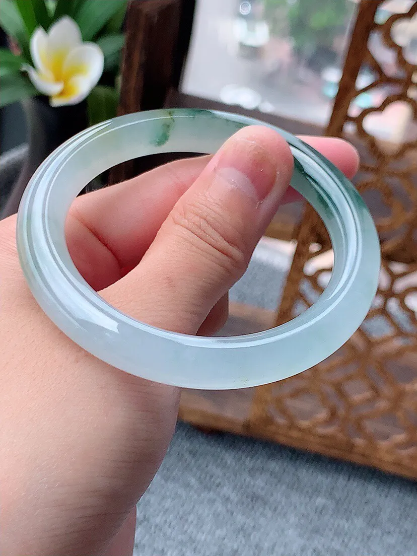 a货翡翠老坑冰种飘黄翡飘花圆条手镯52-53小圈口 尺寸52.6×8.8mm 重量42.30g 0622
