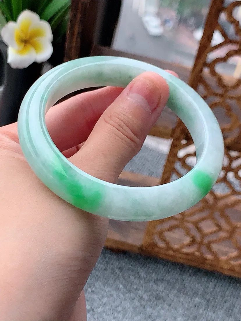 a货翡翠老坑飘绿正装正圈手镯57-58圈口  尺寸57.3×11.5×8.5mm 重量59.75g 0617