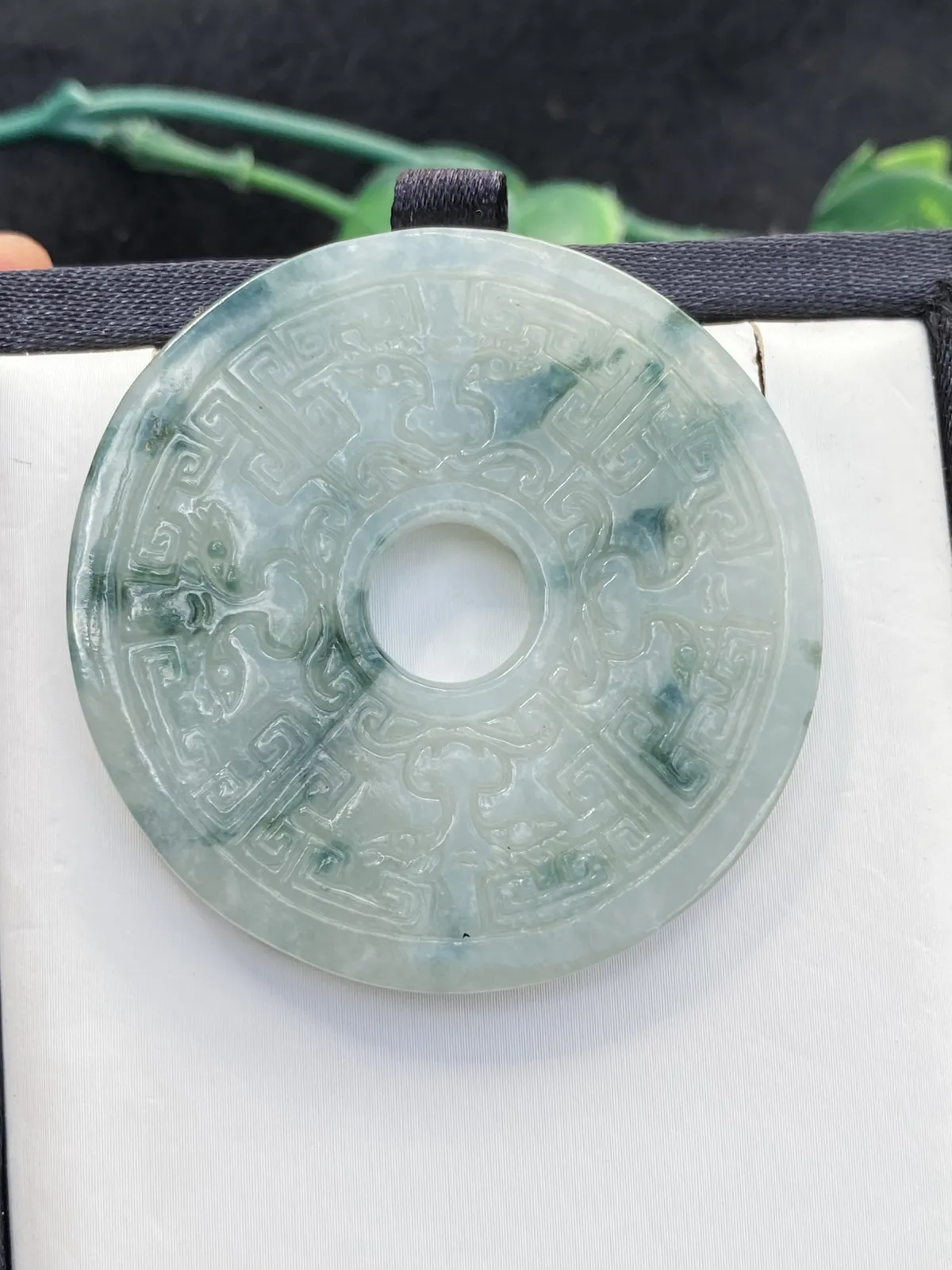 推荐【古龙纹平安扣】水润，细腻，大件，飘花优雅，有君子之风，无纹裂，品相佳～～