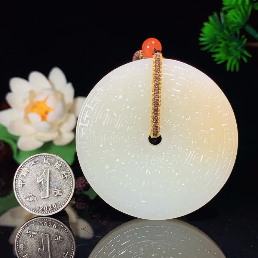 新疆且末糖回纹怀古平安扣挂件！尺寸55.7/9.2重60.6克，玉质细腻油润 底色纯净 脂粉好，品质好！lt250621