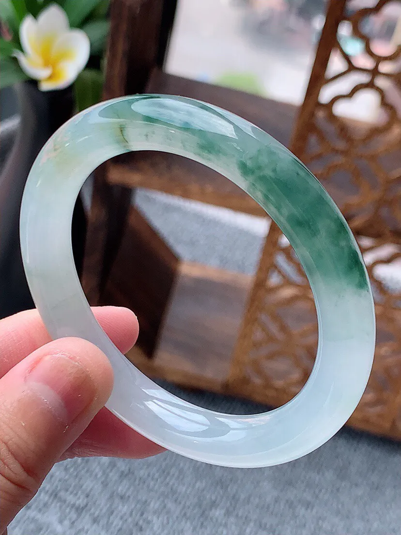 a货翡翠老坑冰种飘黄翡飘花圆条手镯52-53小圈口 尺寸52.6×8.8mm 重量42.30g 06
