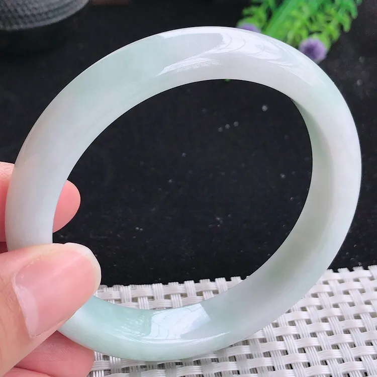 自然光60.5/12.8/8.5老坑秀气温润月光白手镯大圈口翡翠玉镯美人镯