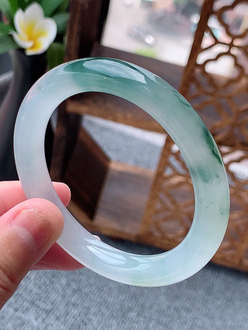 a货翡翠老坑冰种飘黄翡飘花圆条手镯52-53小圈口 尺寸52.6×8.8mm 重量42.30g 0622
