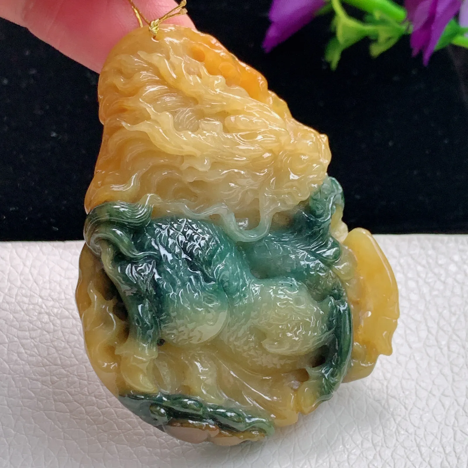 xj实拍我58.2*43.9*11.5天然翡翠三彩精雕龙牌 生意兴隆玉吊坠