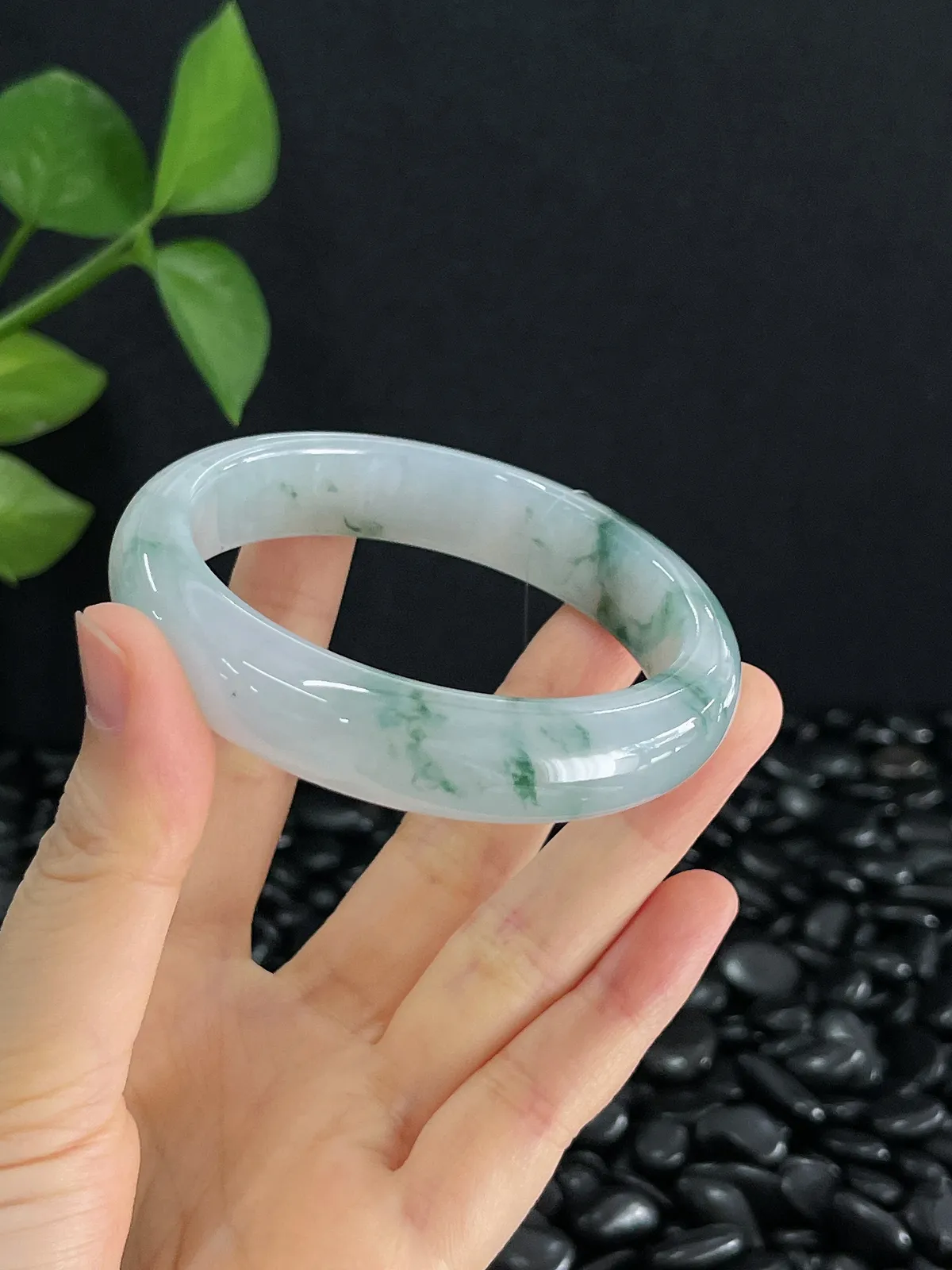 正圈55.8圈口，翡翠冰糯种白色手镯