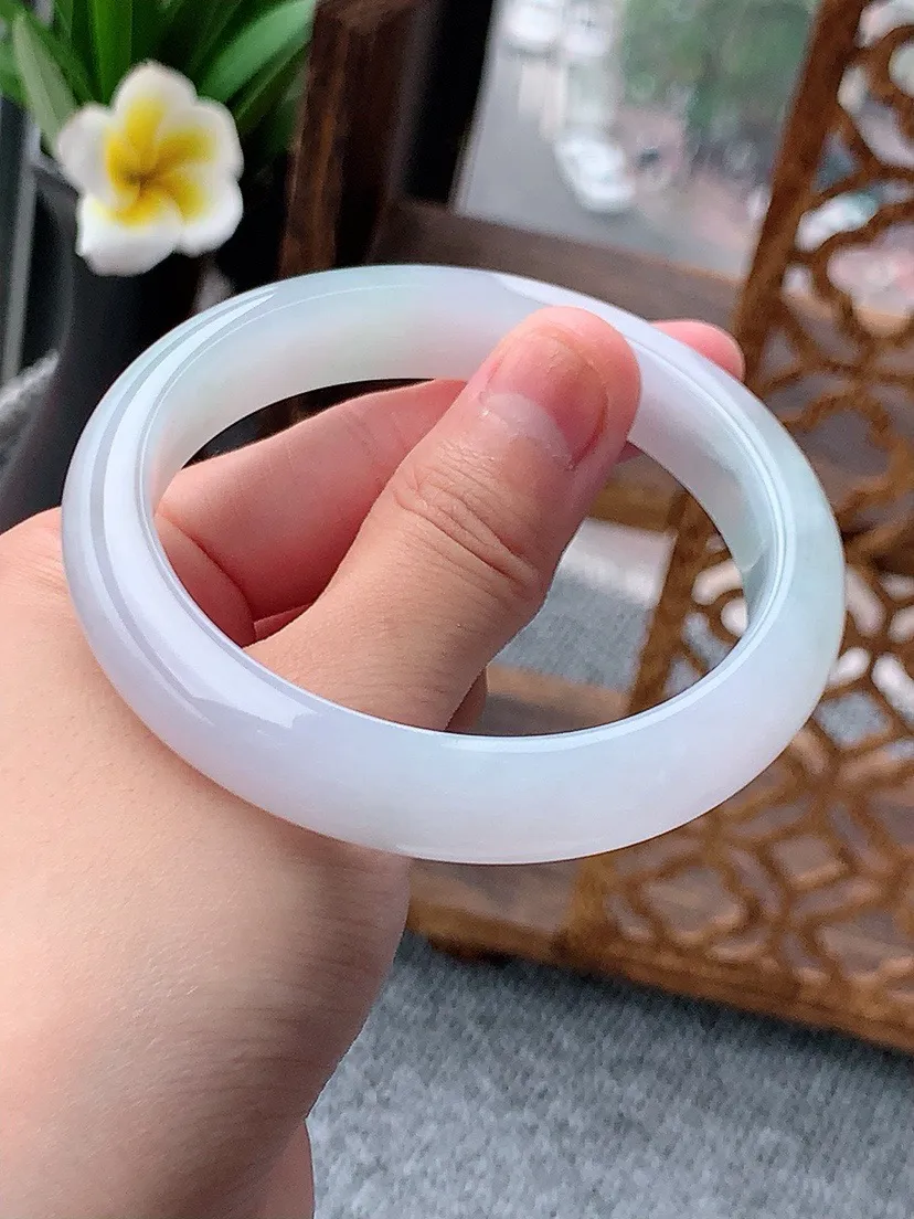 a货翡翠老坑白月光正装正圈手镯57-58圈口  尺寸57.2×11.5×7.7mm 重量54.80g 0617