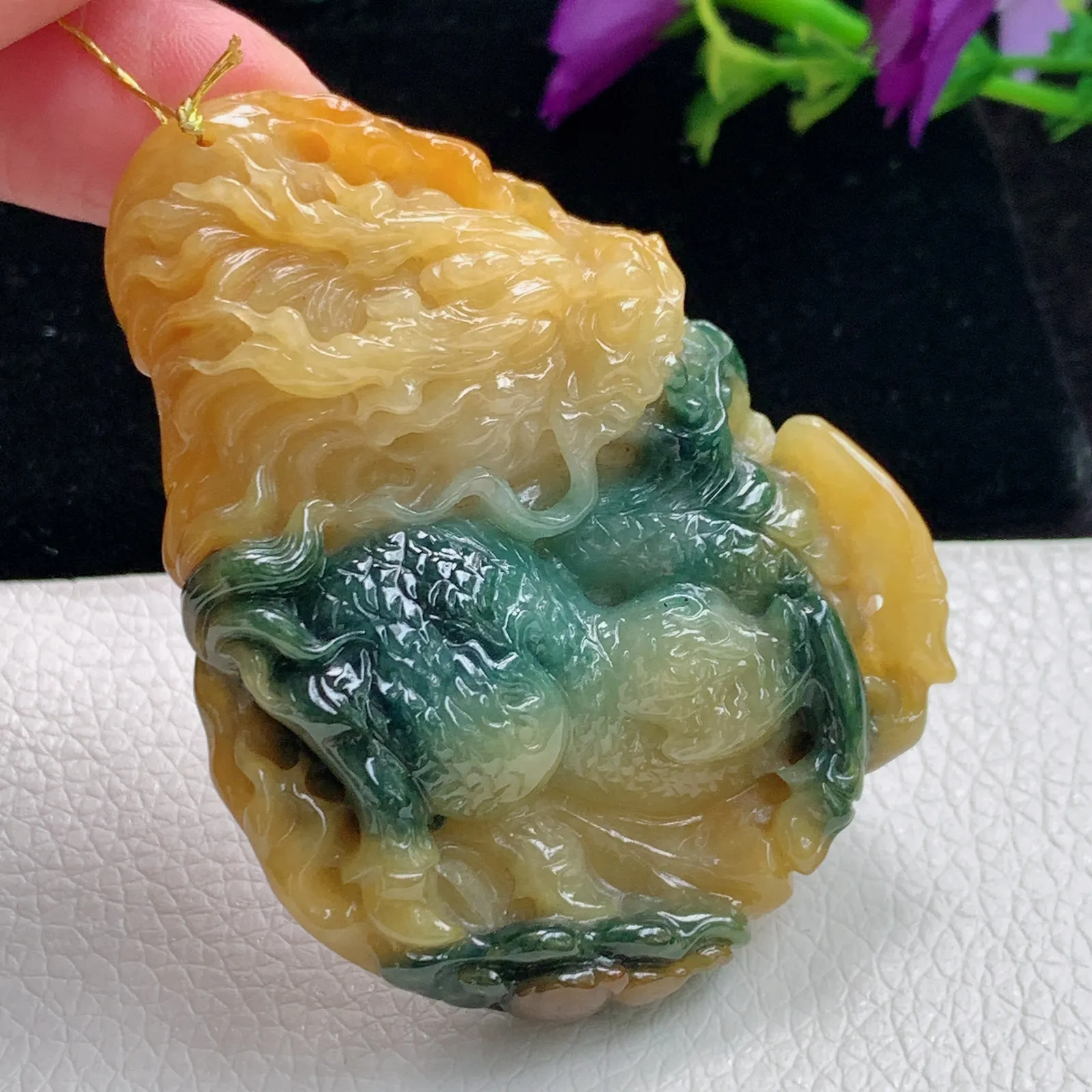 xj实拍我58.2*43.9*11.5天然翡翠三彩精雕龙牌 生意兴隆玉吊坠