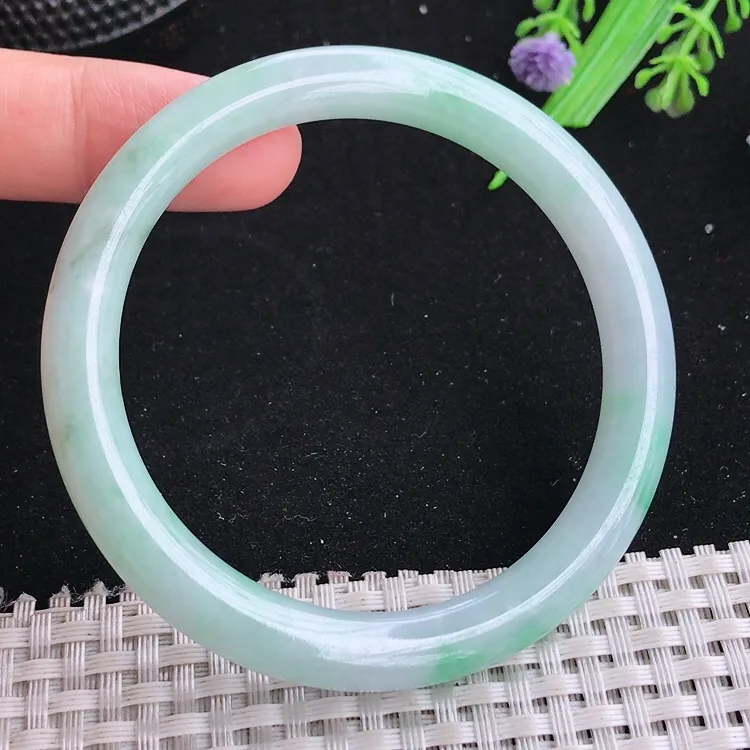 自然光56.5/7.7/8.4老坑精美温润飘阳绿圆条手镯翡翠玉镯美人镯