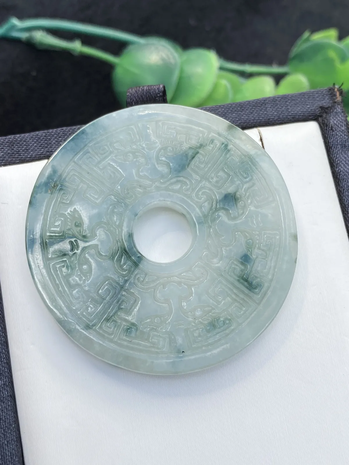 推荐【古龙纹平安扣】水润，细腻，大件，飘花优雅，有君子之风，无纹裂，品相佳～～