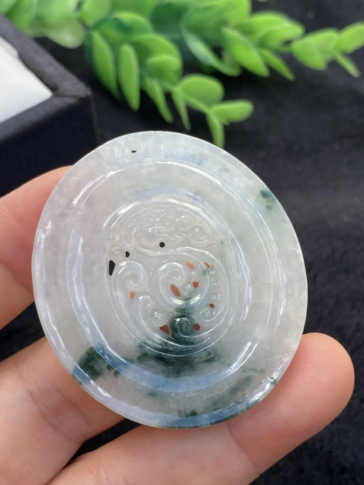 推荐【飘花龙扣】水润，细腻，飘蓝绿花，飘花处像一把燃起的阿拉丁神灯，能让人心想事成