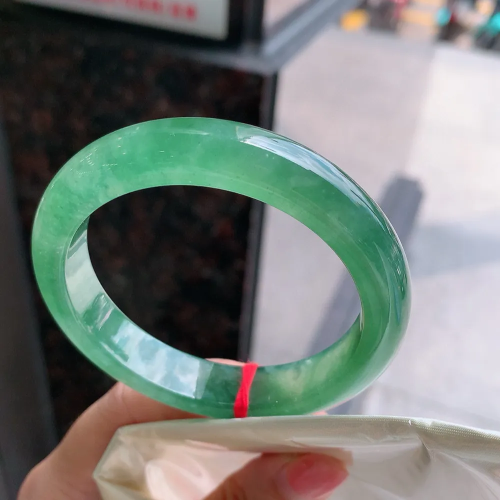 正圈冰玻啤酒绿 无瑕 尺寸:55.8/12.2/8.4 种色俱佳