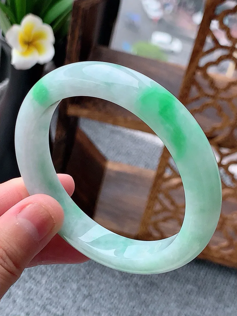 a货翡翠老坑飘绿正装正圈手镯57-58圈口  尺寸57.3×11.5×8.5mm 重量59.75g 