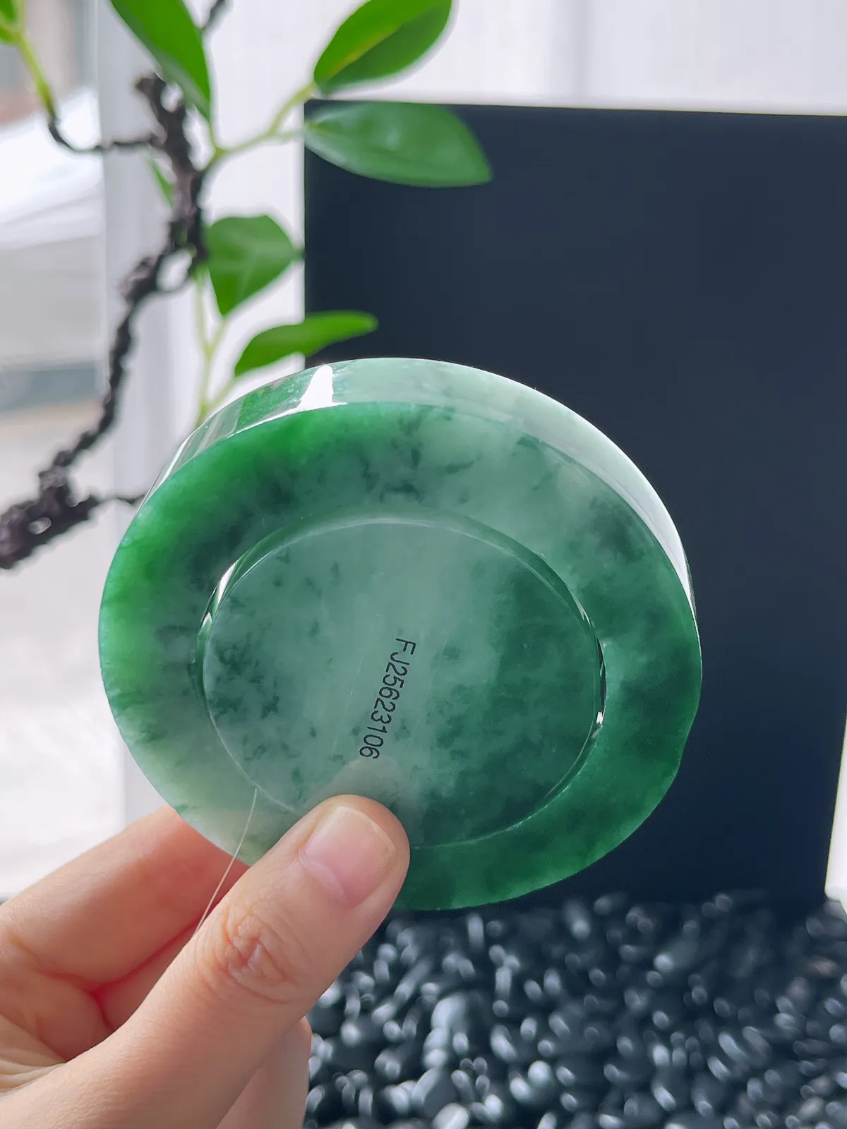 翡翠镯饼，⭕️正圈最大做57，圆条最大做53；最小做50.5