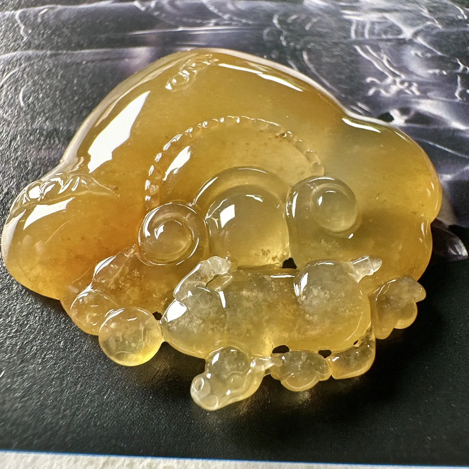 【冰种黄翡如意】马上有钱，稀缺的大块黄翡，难得的冰润度，难得的好颜色，韵味十足，古色古香