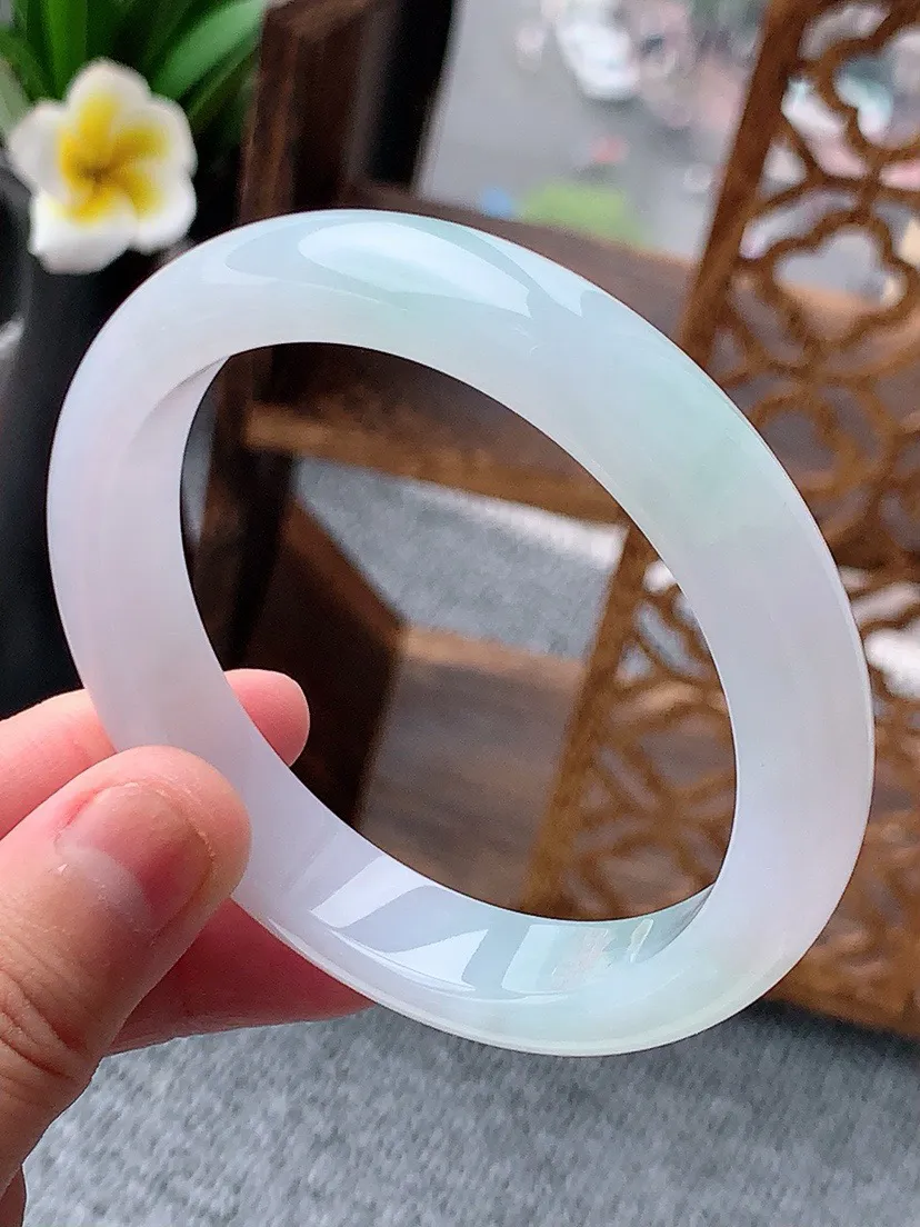 a货翡翠老坑白月光正装正圈手镯57-58圈口  尺寸57.2×11.5×7.7mm 重量54.80g