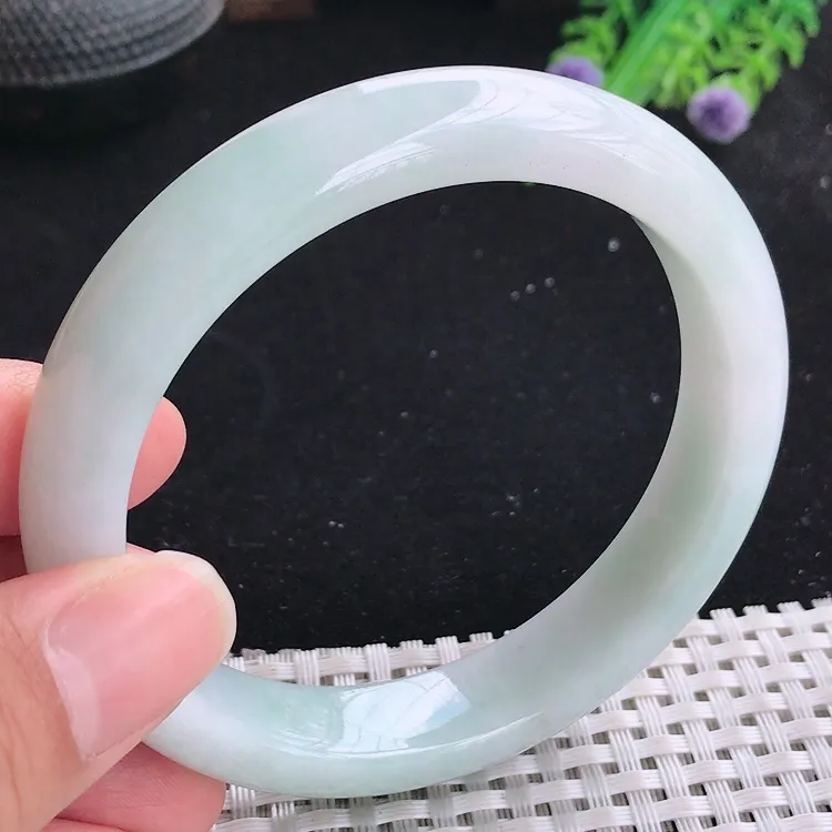 自然光60.5/12.8/8.5老坑秀气温润月光白手镯大圈口翡翠玉镯美人镯