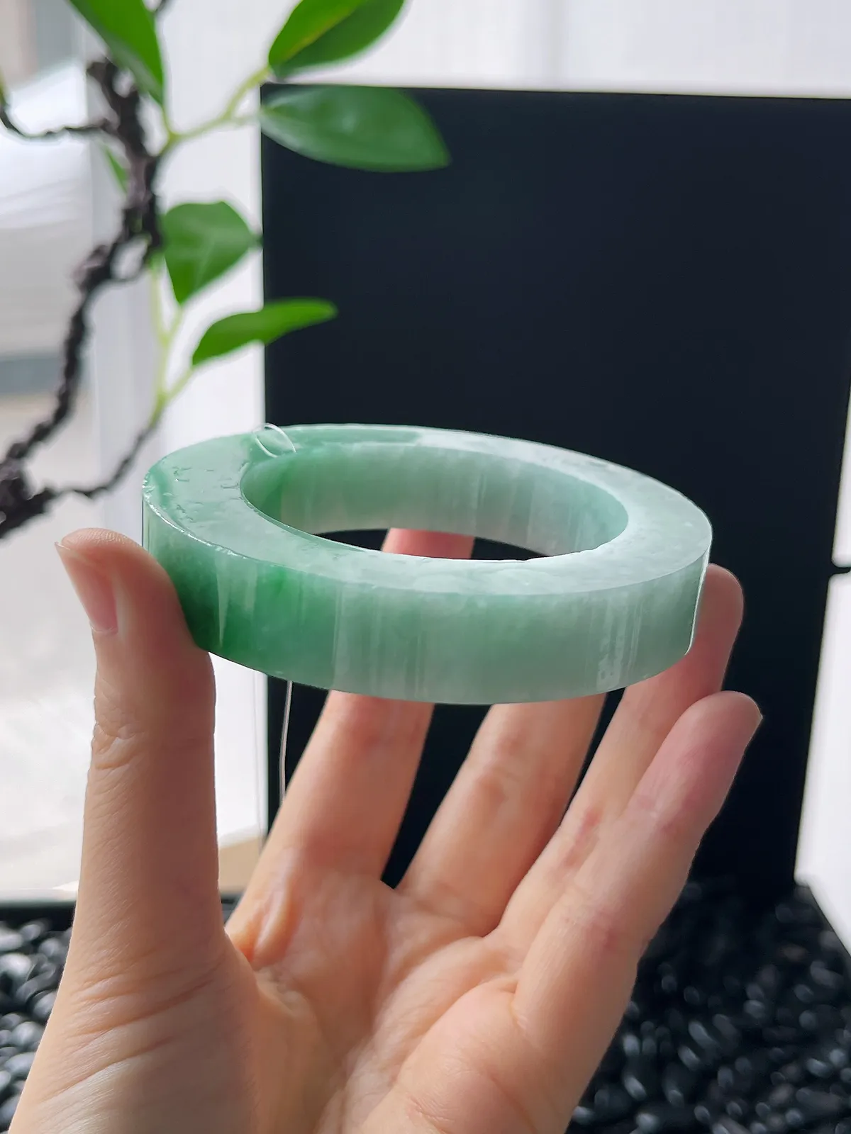 翡翠镯饼，⭕️正圈最大做57，圆条最大做53；最小做50.4