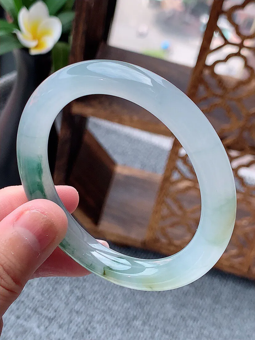 a货翡翠老坑冰种飘黄翡飘花圆条手镯52-53小圈口 尺寸52.6×8.8mm 重量42.30g 0622