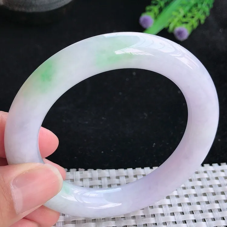 自然光56.5/11.6/11.3老坑精美温润淡紫飘绿圆条手镯翡翠玉镯美人镯