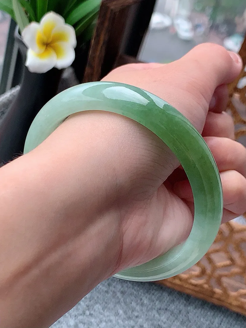 a货翡翠老坑飘黄翡正装正圈手镯59-60大圈口 尺寸59.3×12×7.7mm 重量56.03g 0617
