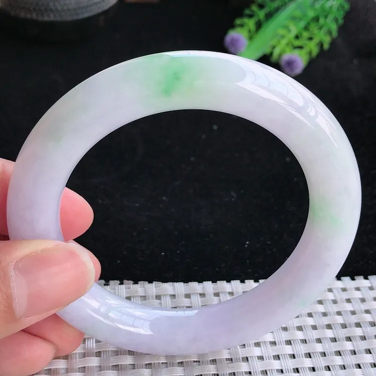 自然光56.5/11.6/11.3老坑精美温润淡紫飘绿圆条手镯翡翠玉镯美人镯