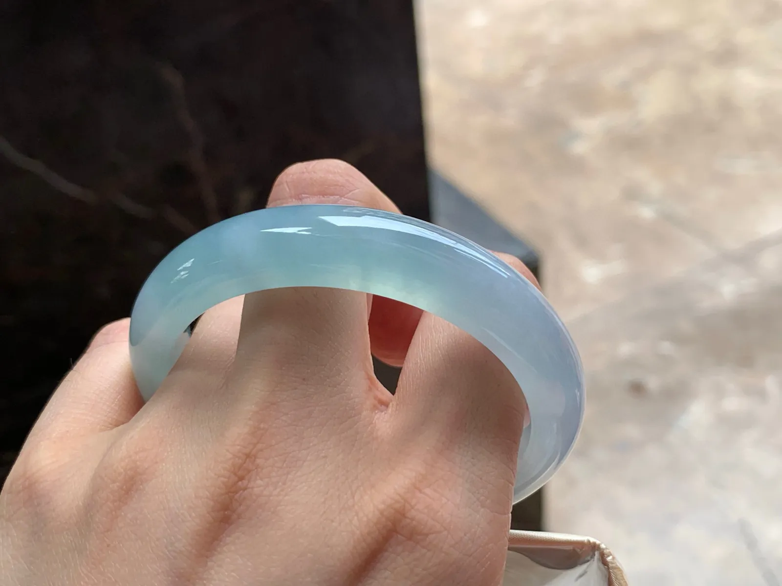 冰手镯
底色漂亮 55.2/12/8.8mm