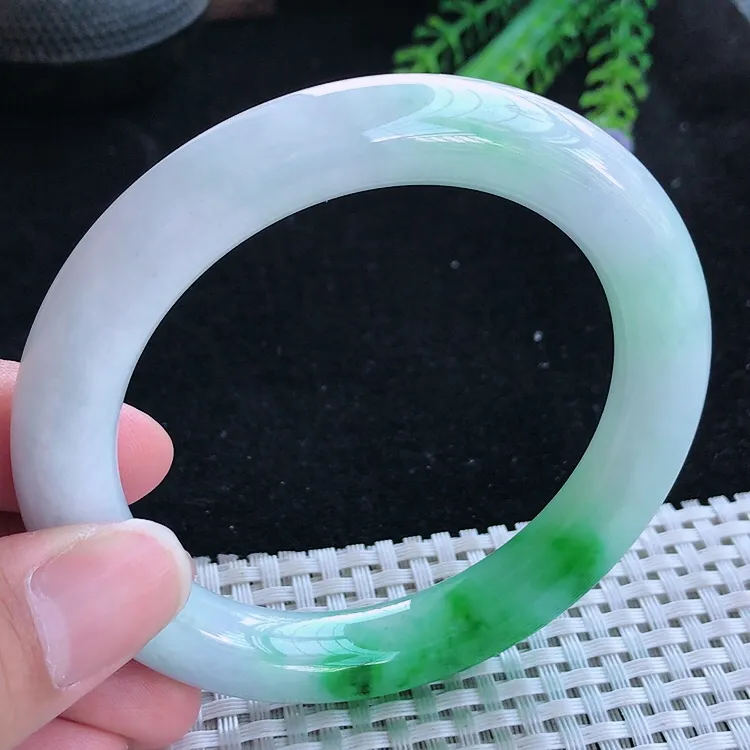 自然光59/11老坑精美冰润飘阳绿白底青圆条手镯翡翠玉镯美人镯