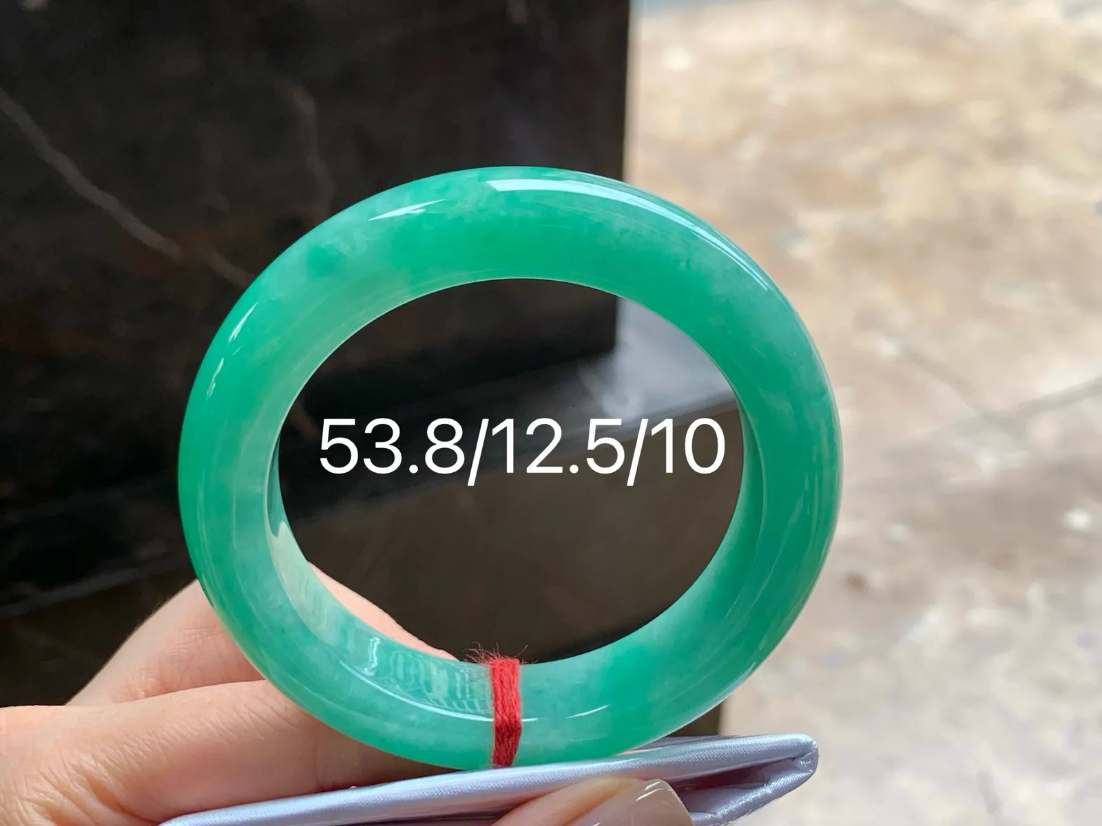 果绿手镯
颜色漂亮 53.8/12.5/10mm