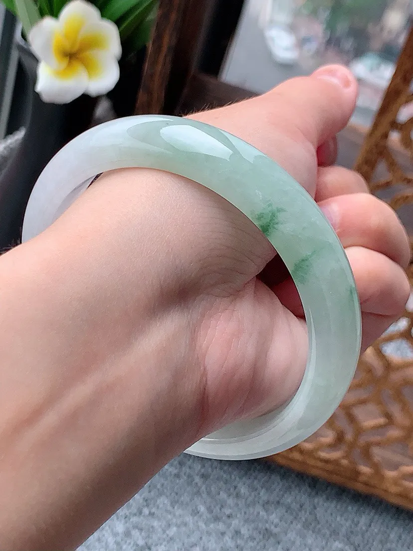 a货翡翠老坑飘花正装正圈手镯62-63大圈口 尺寸62×12.7×8mm 重量65.70g 0617