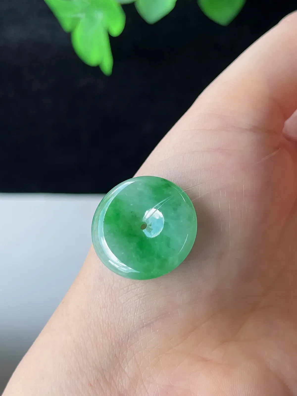 翡翠冰糯种浅绿色平安扣