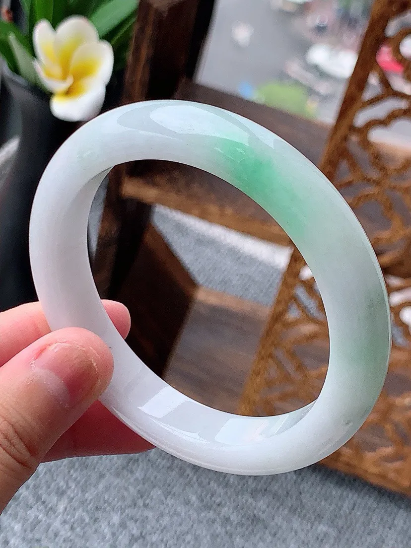 a货翡翠老坑飘绿正装正圈手镯58-59圈口 尺寸58×11.7×8.5mm 重量58.93g 061