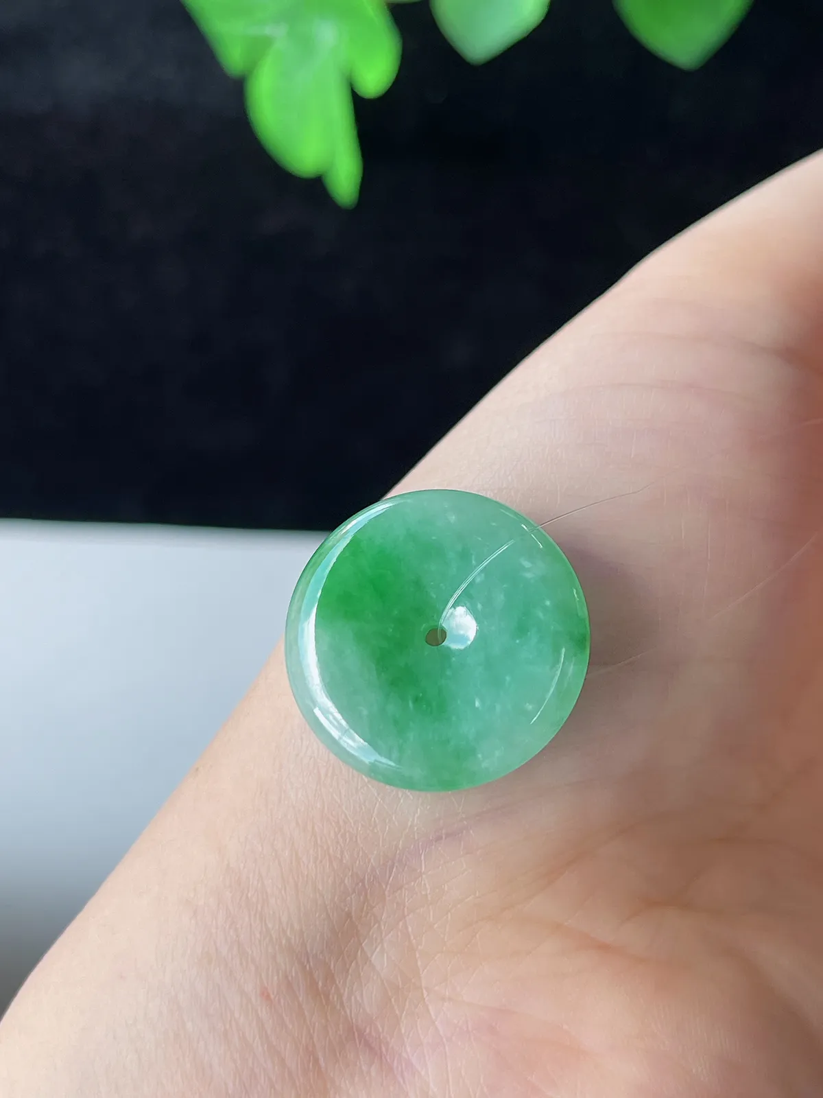 翡翠冰糯种浅绿色平安扣