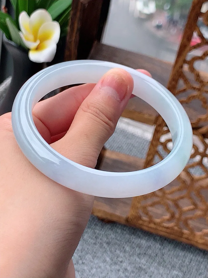 a货翡翠老坑淡紫罗兰正装正圈手镯63-64大圈口  尺寸63.5×10.6×7.5mm 重量55.07g 0618