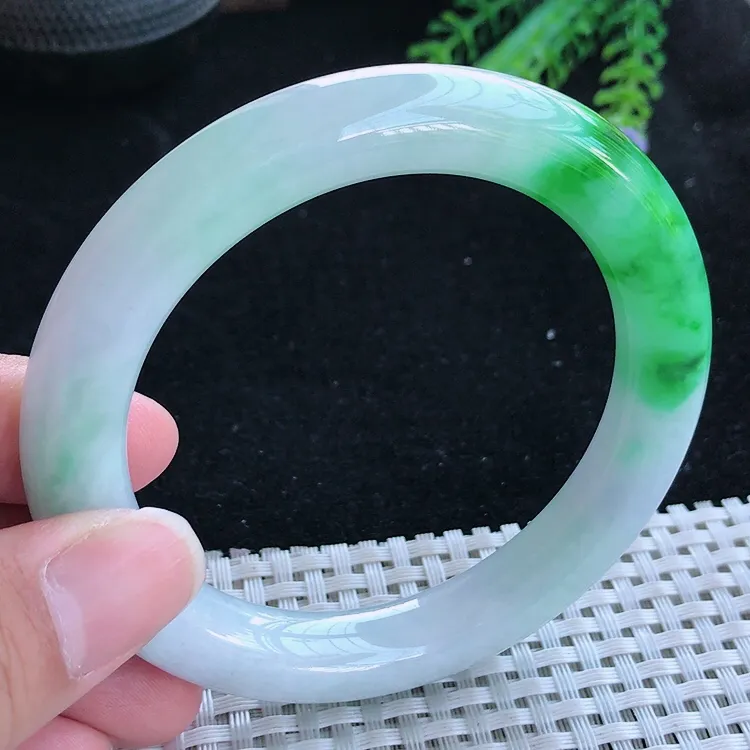 自然光59/11老坑精美冰润飘阳绿白底青圆条手镯翡翠玉镯美人镯