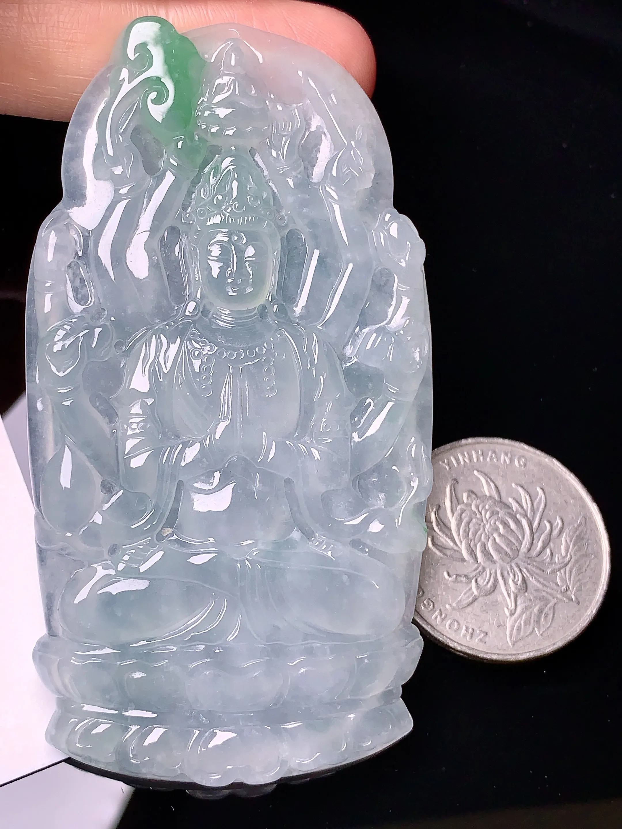 冰种飘绿千手观音吊坠 玉质细腻 水润亮眼  整体尺寸75*40.5*5.8