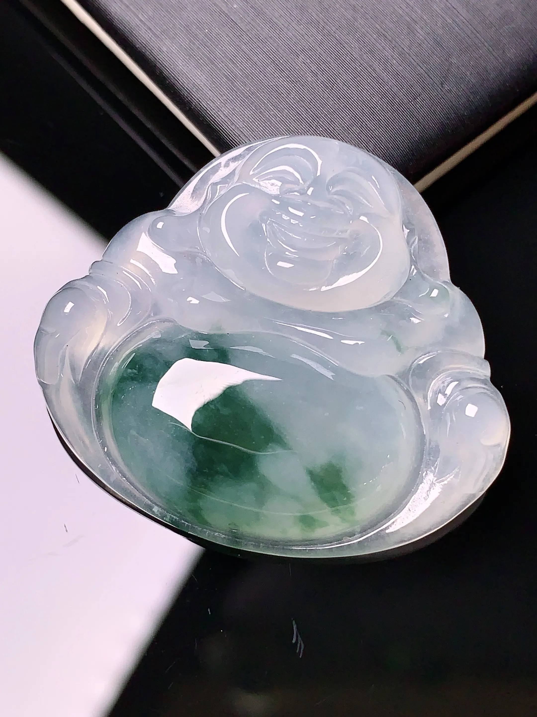 飘绿佛公吊坠 玉质细腻 水润亮眼  整体尺寸29.2*23.2*6.2